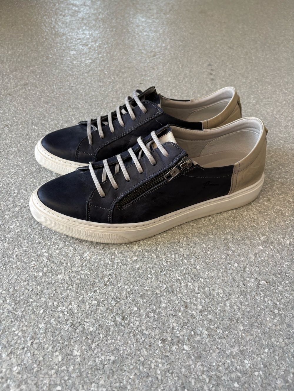 Dorking by Fluchos fashion sneakers size 8.5